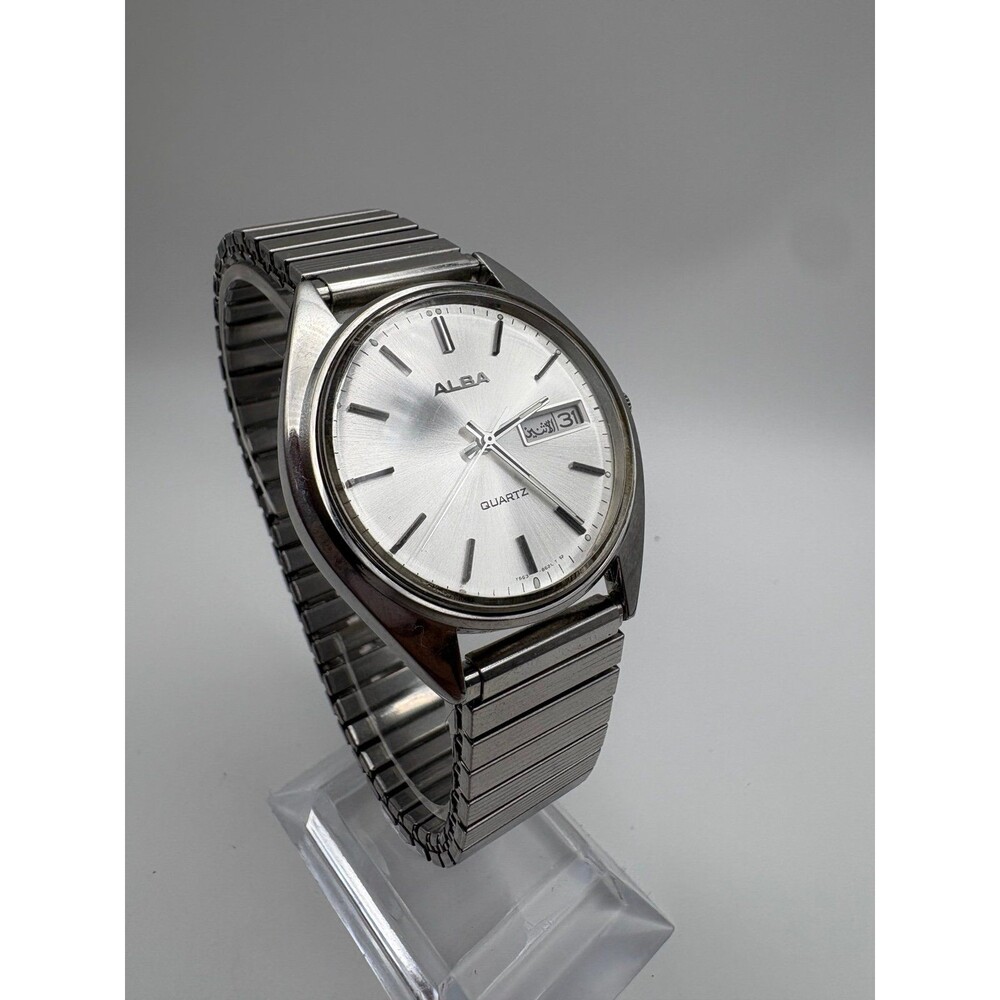 Vintage 1982 Seiko Alba Y563-8440 Mens Quartz Watch Silver Dial English Arabic